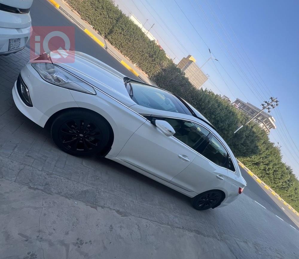 هيونداي أزيرا